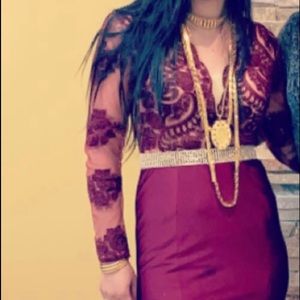 Beautiful burgundy gown size 8 worn doer 2 hours